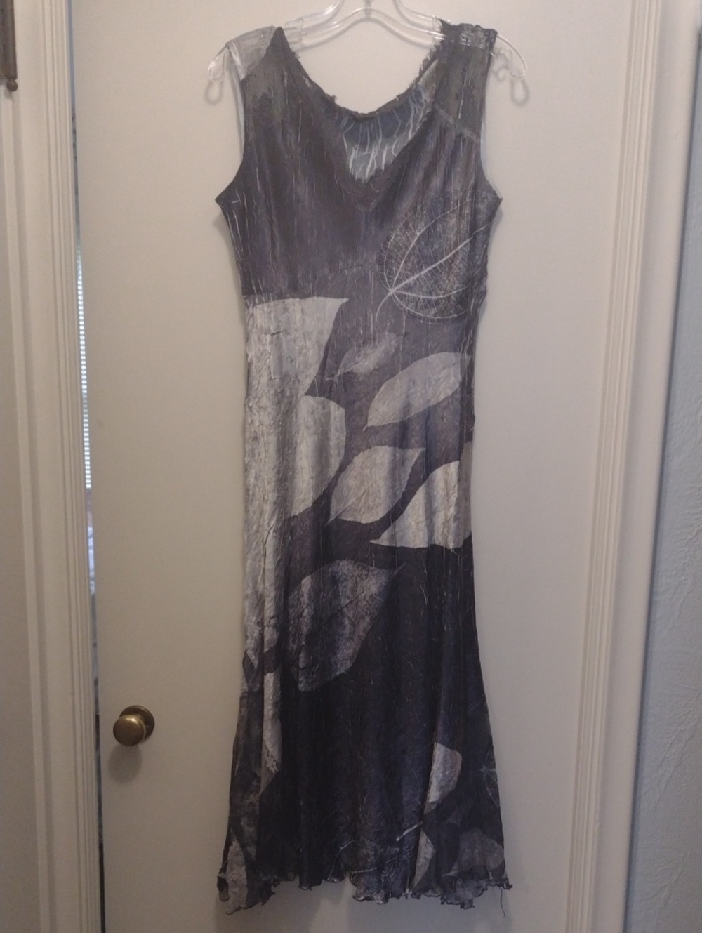 Komarov Silver & Black Leaf-Print Sleeveless Maxi Dress (J895)